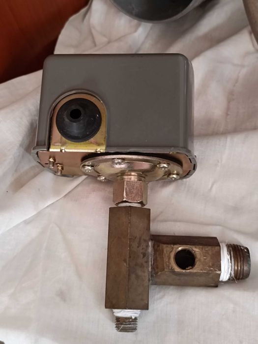 Grande conjunto de canalização e pichelaria