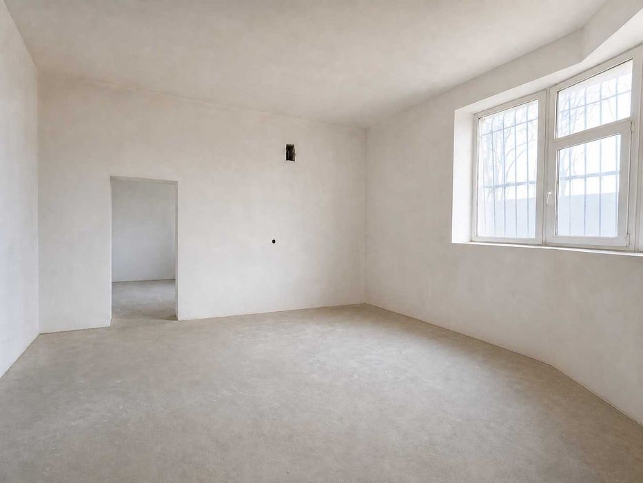 Оренда фасадного приміщення 245 м², 1-й поверх, Плугова 6А (від власника)