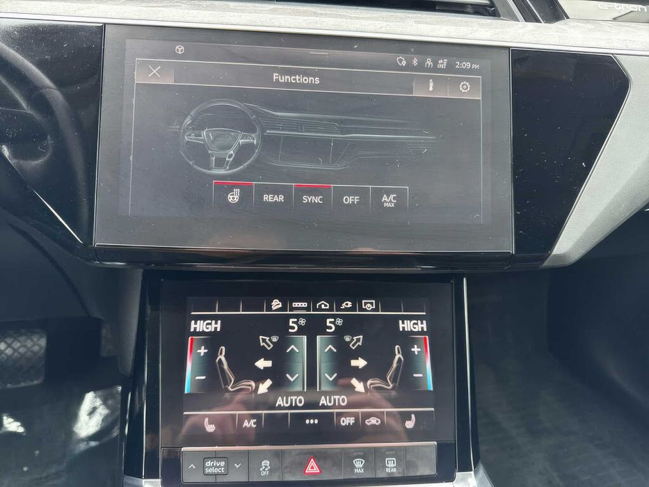 Audi e-tron Premium quattro      2022