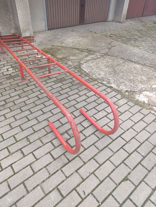 Drabina metalowa zewnętrzna na dach