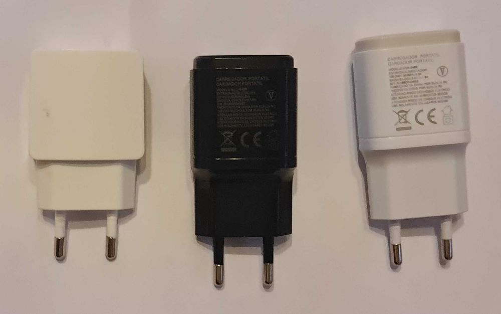 Carregadores Huawei e LG para telemóvel