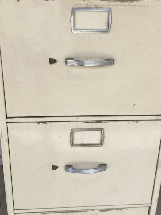 Conjunto se 2 armários metálicos e resistentes
