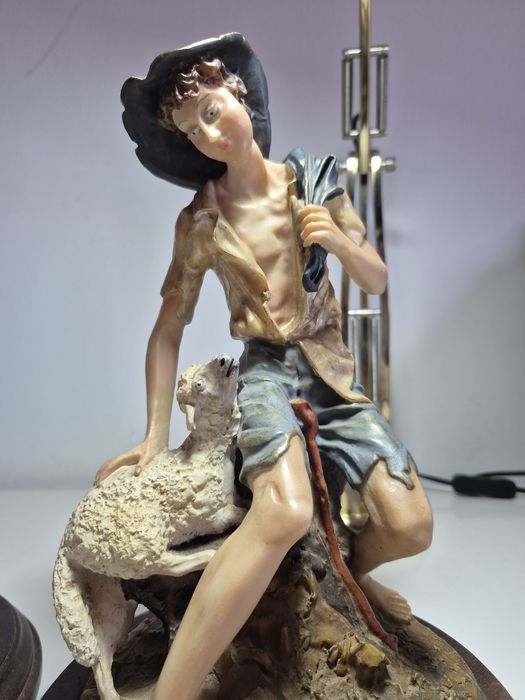 Estatuetas de marfinite pintadas à mão, made in Portugal