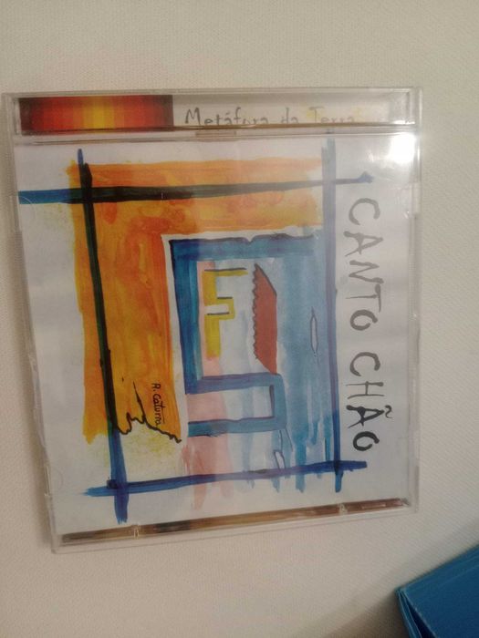 CD de músicas  "Canto chão".