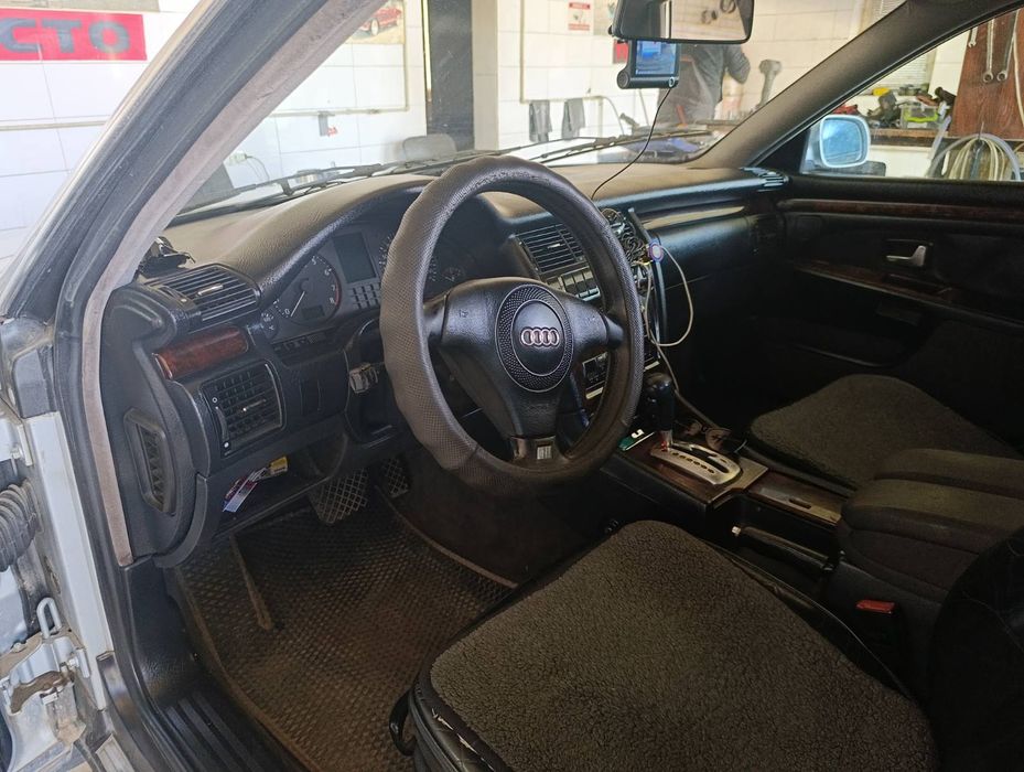 Ауді А8 Д2 2.5 тді 1997 рік.