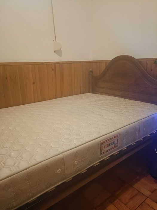 Cama de casal completa com colchão ortopédico Super.