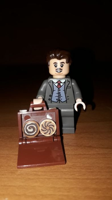 Фигурка LEGO. Якоб Ковальски с чемоданом. Фантастические Твари. Jacob Kowalski. Fantastic Beasts.