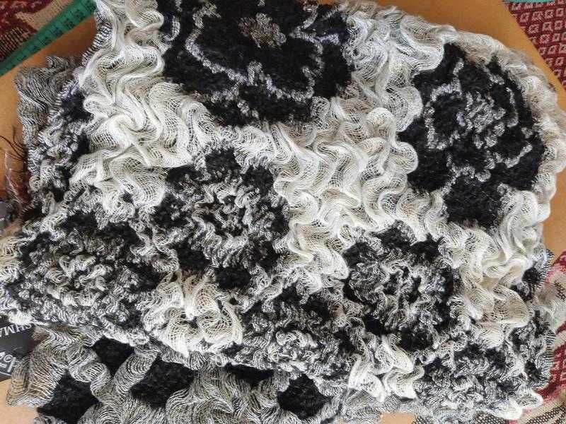 Шарф об'ємний чорно-білий