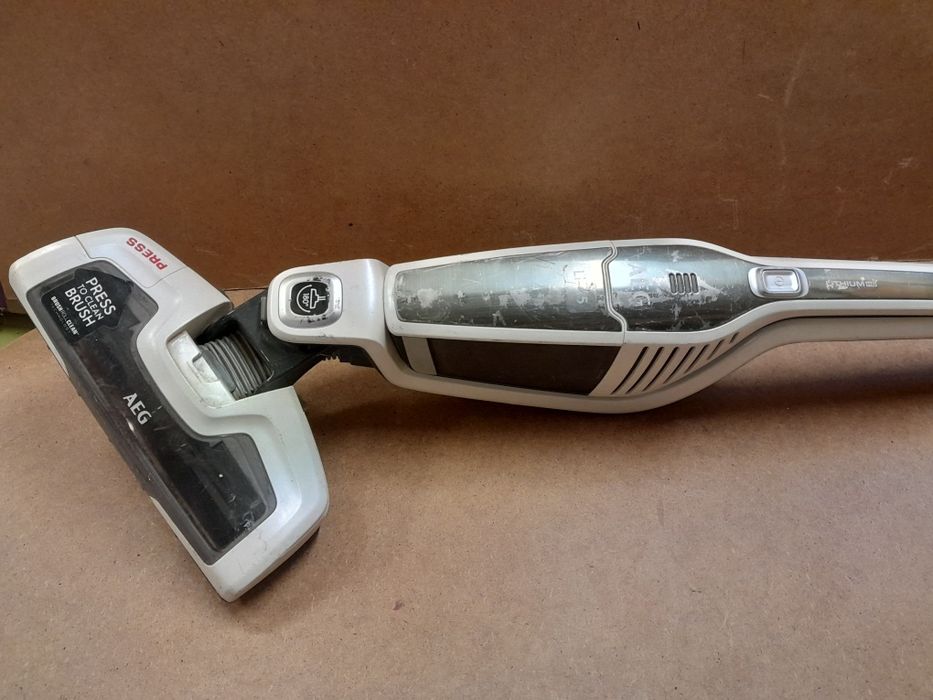 Odkurzacz AEG pionowui akumulatory