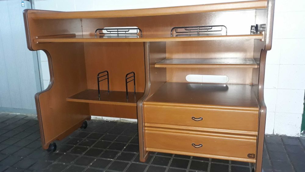 Secretária de Madeira, com muita arrumação64751451782530123