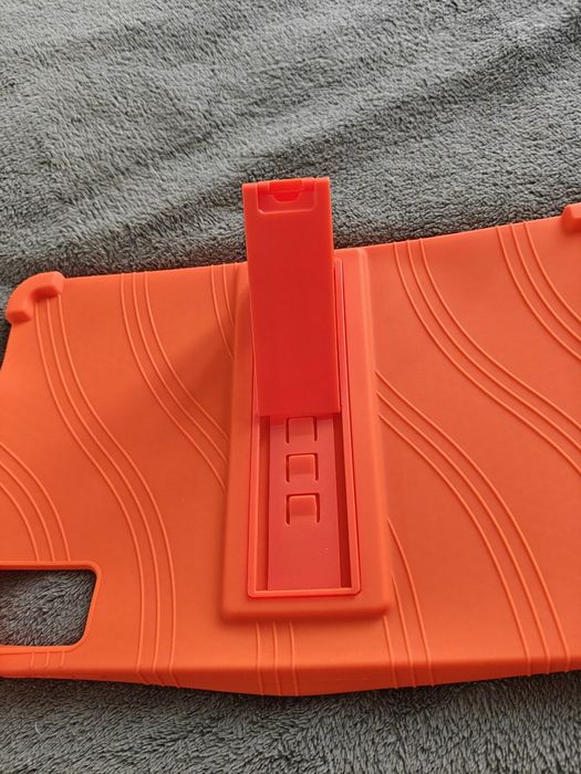 Pomarańczowe etui silikonowe do tablet