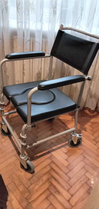 Кресло каталка санитарное