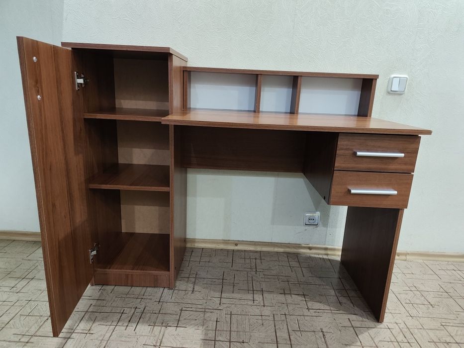 Стол письменный Компанит