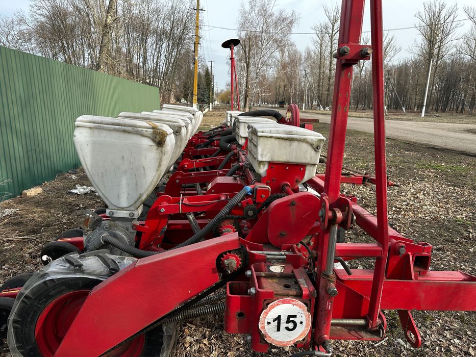 Сівалка пневматична VEGA-8 «Червона Зірка», 8 рядків, точного висіву