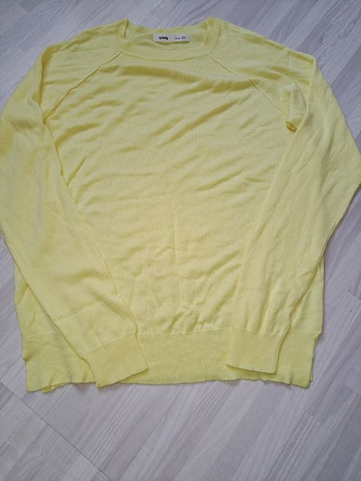 Żółty sweterek sinsay