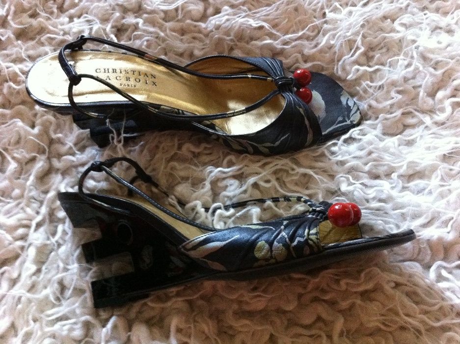 Босоножки Christian Lacroix.
