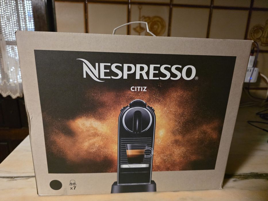 Máquina de café Nespresso Citiz Preta