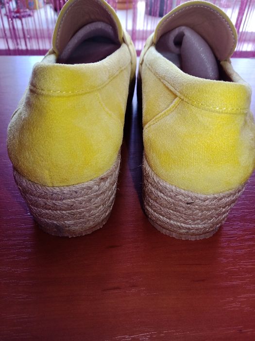 Лофери, еспадрільї, туфлі на плетеній підошві