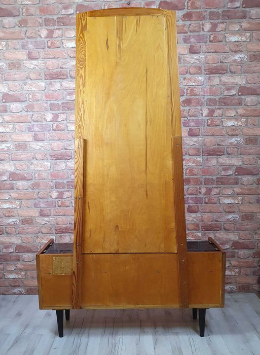 Odnowiona toaletka z nowym lustrem, proj. Marian Grabiński, 1962 rok