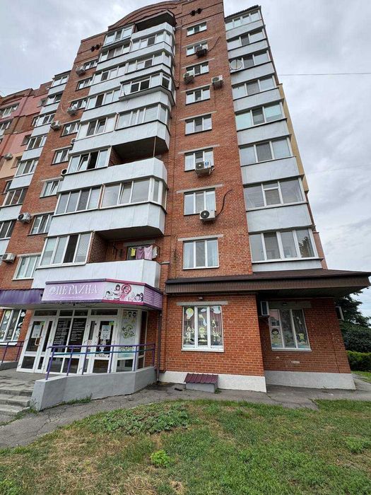 Ключі в АН. Оренда приміщення в новому будинку. Центральна вулиця.