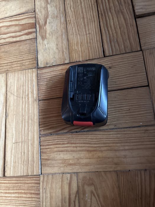 Vendo máquina de aparafusar marca Bosch universal Drill 18V