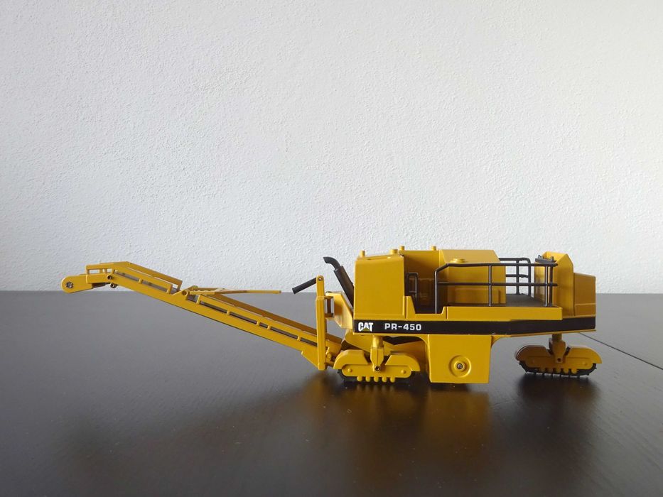 1:50 NZG 299 CAT PR 450 Cold Miller