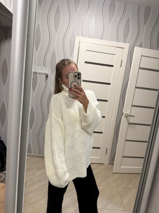 Светр жіночий молочний