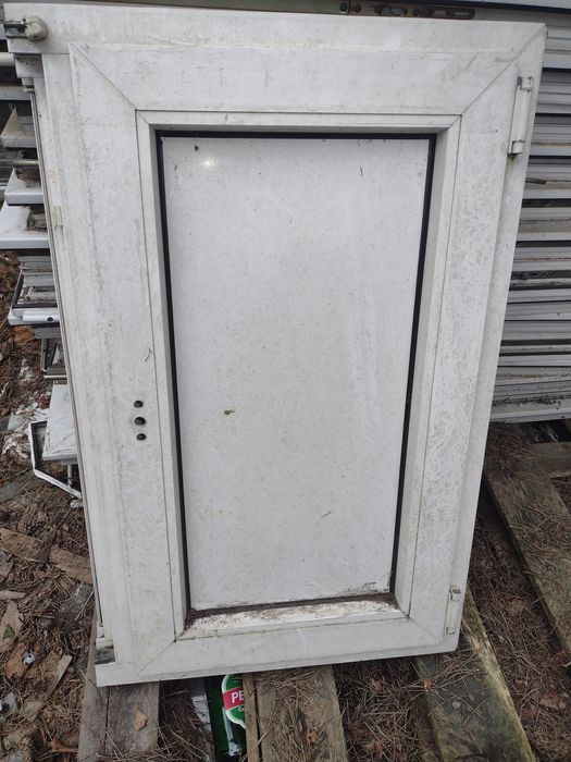 Okno pcv  86 x 55 cm z poliwęglanem