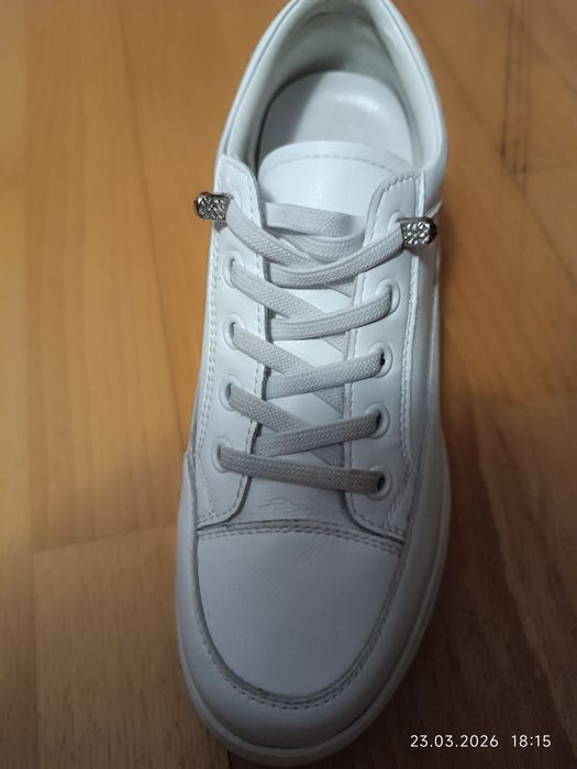 Взуття  жіноче шкіряне