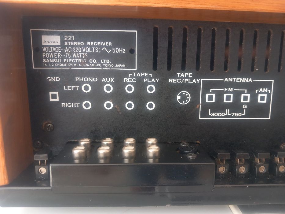 Sansui stereo receiver 221