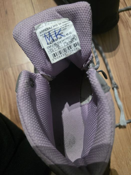 Sprzedam dziecięce buty trekkingowe Quechua .