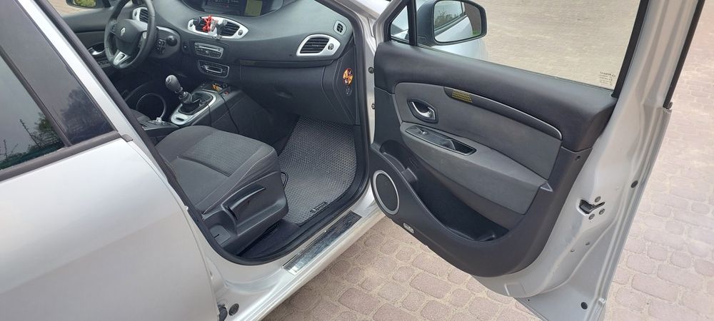 Авто Renault Scenic 2010р