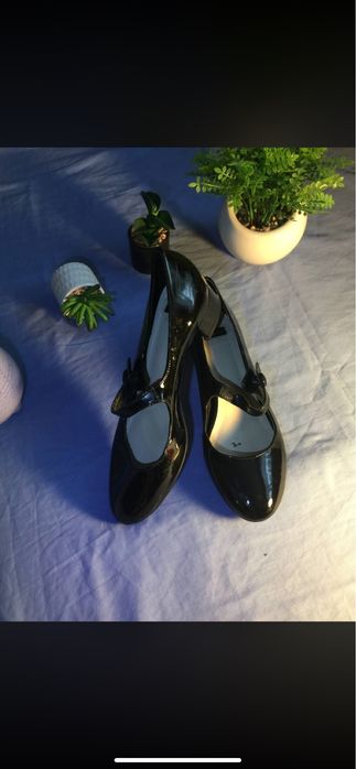 Туфлі лакові б/у