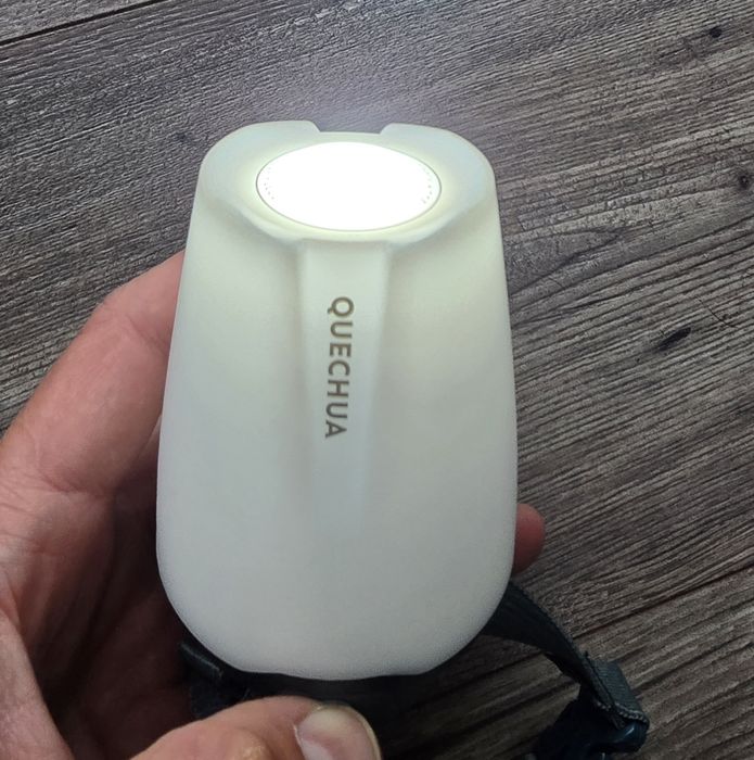 Lampka kempingowa Quechua BL230- 230 lumenów