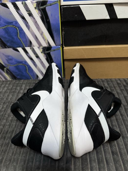 Кросівки жіночі для тренувань Nike Legend Essential 2 38(24см) ориг