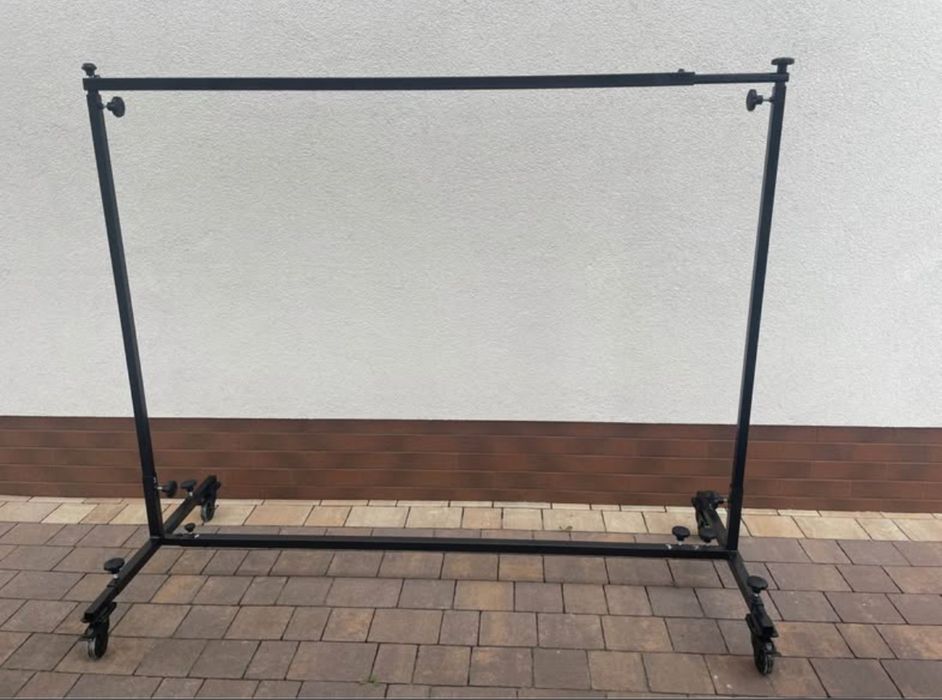 Wynajem stelaża i paneli cekinowych na ścianke