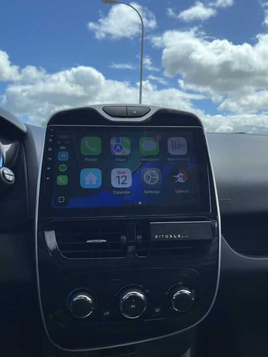Renault Clio em ótimo estado com CarPlay
