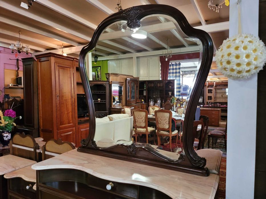 Imponente cómoda antiga com espelho - Só a cómoda as mesas d