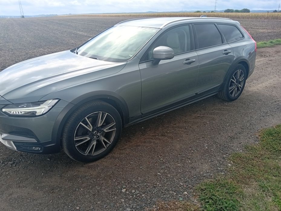 Volvo v90 AWD 4x4 cross country D5