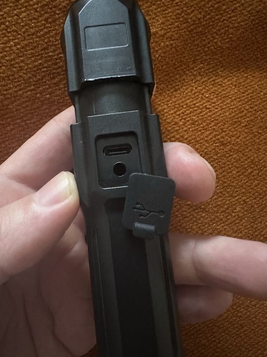 Тактический фонарик , тактичний фонарь