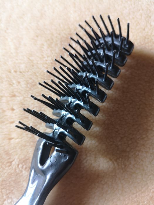 Escova de cabelo, nova, sem etiquetas.