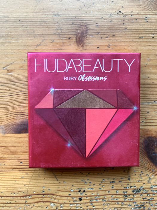 Huda Beauty Ruby Obsessions paleta cieni