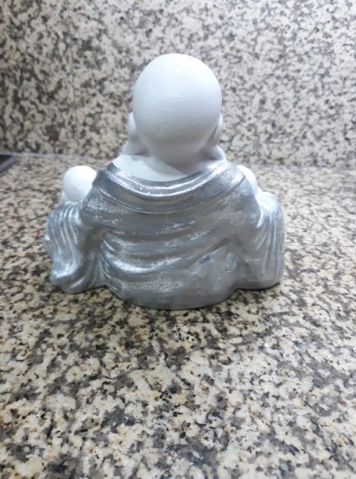 Escultura Buda branco e prateado