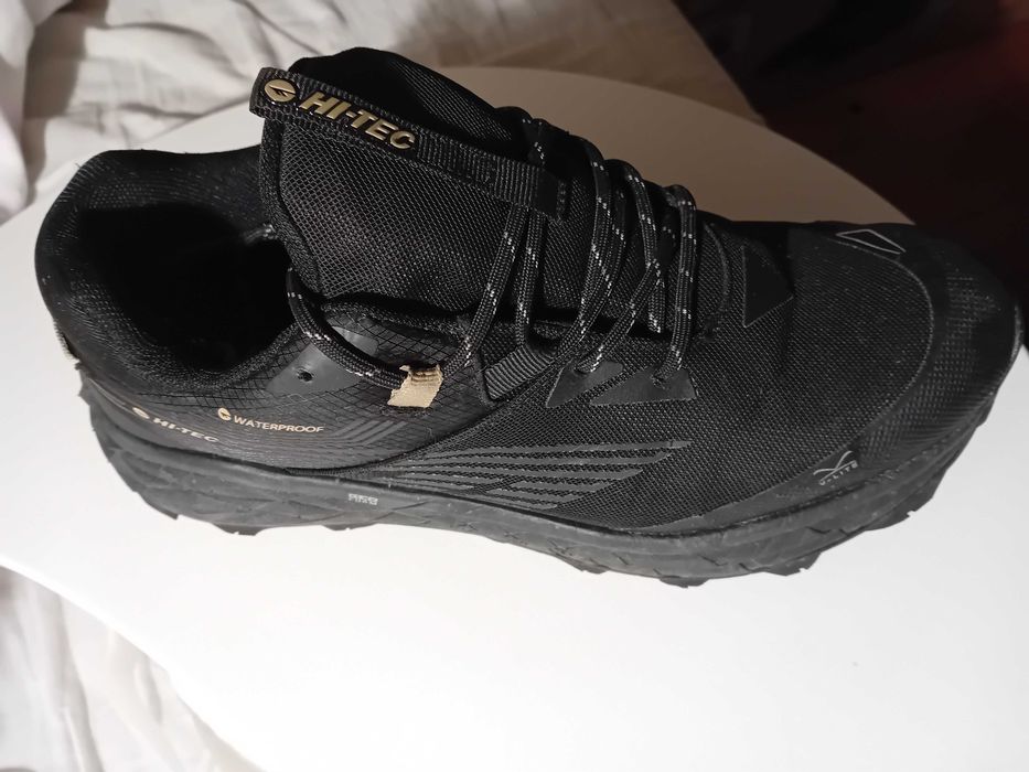 Tenis hi-tec waterproof 43