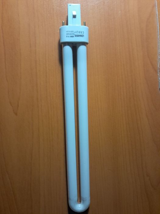 Настільна лампа  - потрібно ремонтувати.