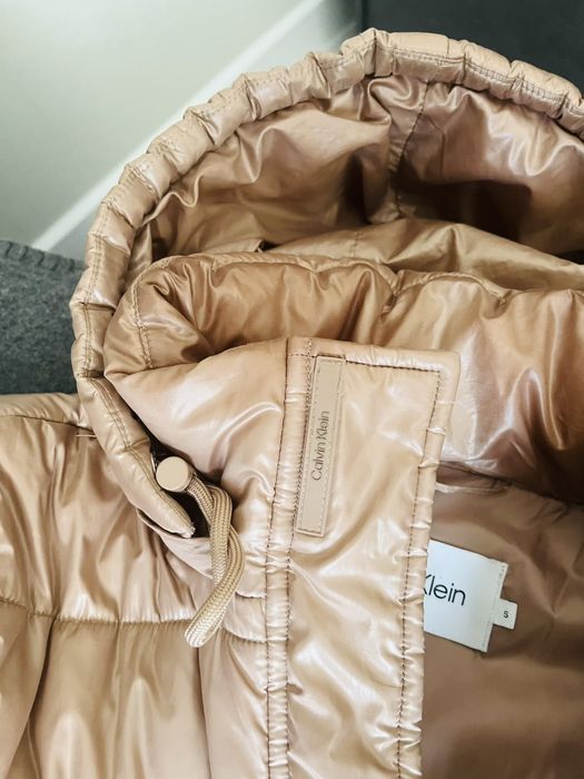 Продамо жіночий пуховик Calvin Klein