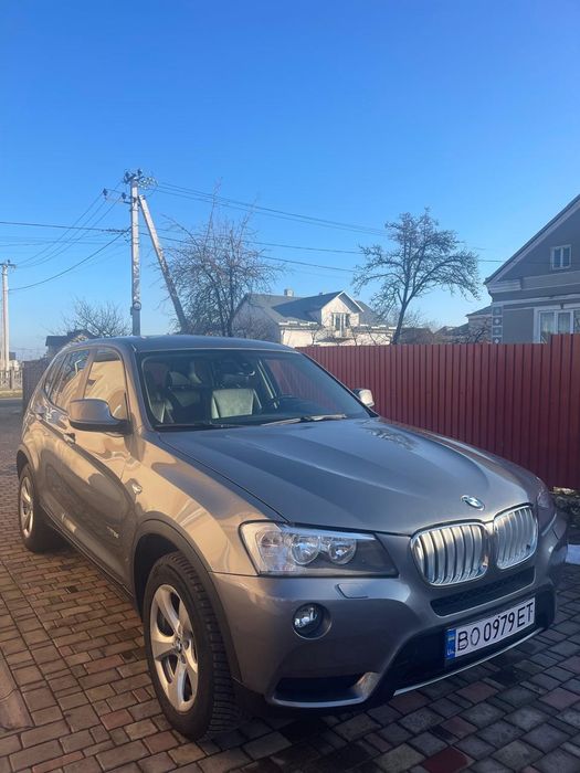 В доброму стані , обслужений автомобіль
Бензин 3 літра повний привід
Більш детально дзвоніть 
Обмін нецікавить