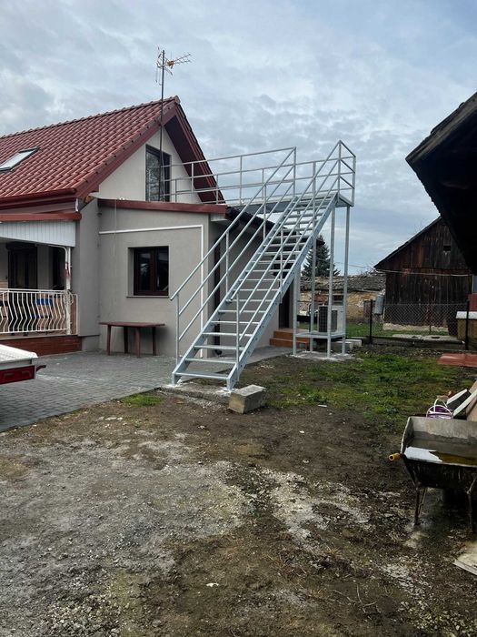 Schody zewnętrzne metalowe