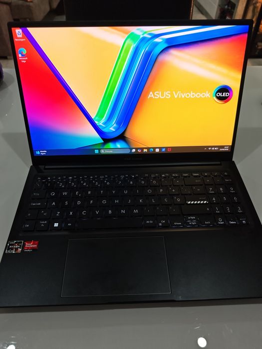 ASUS Vivobook 15 OLED | Ryzen 7 (8 Cores) | 16GB RAM | 512GB SSD |