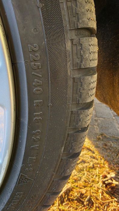 Opony zimowe 4sztuki stan bardzo dobry 225/40r18